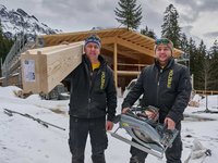 Neue Werkstatt für eine kleine Zimmerei in den Bergen