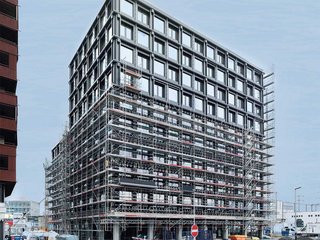 Das 36 Meter hohe Bürogebäude Suurstoffi 22 ist das erste Holzhochhaus in der Schweiz. 2019 wird direkt daneben das 60 Meter hohe Holzgebäude der Hochschule Luzern entstehen. 
