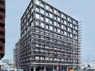 Das 36 Meter hohe Bürogebäude Suurstoffi 22 ist das erste Holzhochhaus in der Schweiz. 2019 wird direkt daneben das 60 Meter hohe Holzgebäude der Hochschule Luzern entstehen. 
