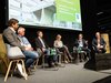 Der Beitrag von Holz zur Dekarbonisierung: Auf dem Podium diskutierten (v.?l.) Simon Meier (Timbatec), Christian Däpp (Gemeindepräsident Aeschi), Lukas Rüegsegger (Timbatec), Martha Walker (Vizepräsidentin Holzbau Schweiz), Jakob Stark (Ständerat und Präsident Lignum Schweiz) sowie Steffen Franke (Professor an der BFH). 
