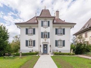 Die oberen Stockwerke der denkmalgeschützten Casa von Muralt in Zürich-Höngg wurden geschmackvoll teilsaniert. 
