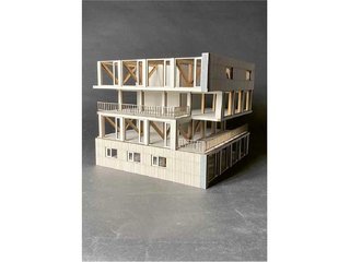Das Holzhochhaus-Projekt «Jenga» wird an der Messe mit Modell, Plänen und einem Mock-up präsentiert.