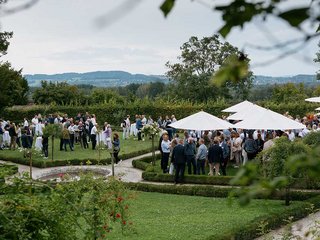 Netzwerken im Barockgarten: Rund 330 Teilnehmende fanden sich zum Impulstag Holz in der Kartause Ittingen im Thurgau ein. 
