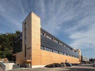 Ostfassade mit Photovoltaik
