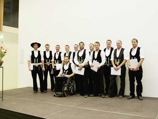 Die diplomierten Techniker HF Holzbau an der ibW Höhere Fachschule Südostschweiz.