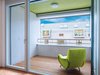Jede Wohnung verfügt über eine Loggia. Die Fenster sind im Holz-Metall-Verbundsystem realisiert.
